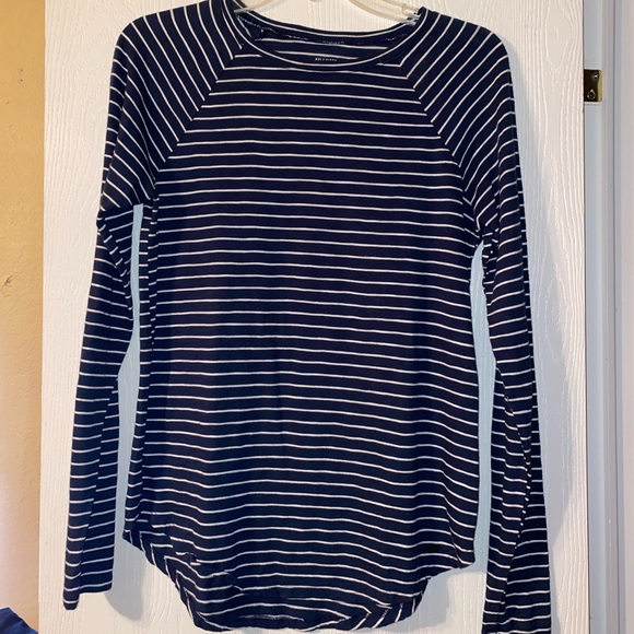Gently used long sleeve, only worn twice. - Picture 1 of 2
